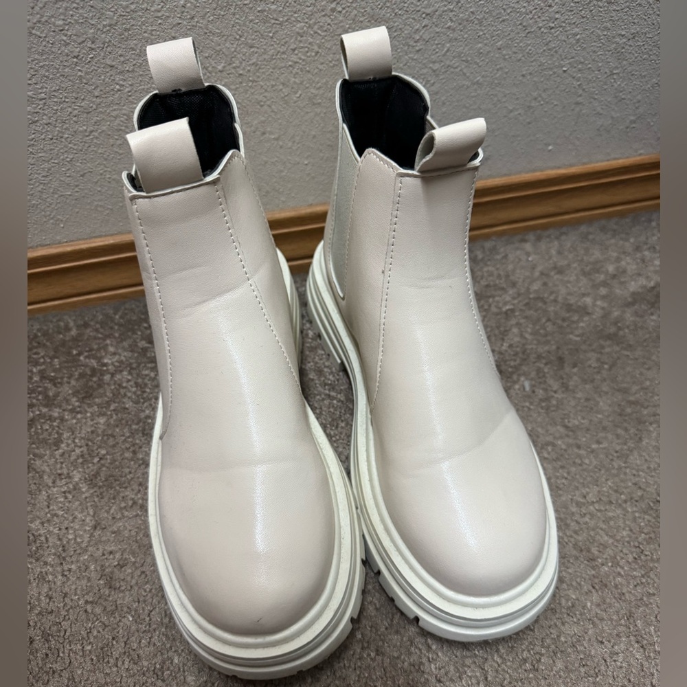 White/cream Chelsea boots 
Worn a handful of times but still in good condition